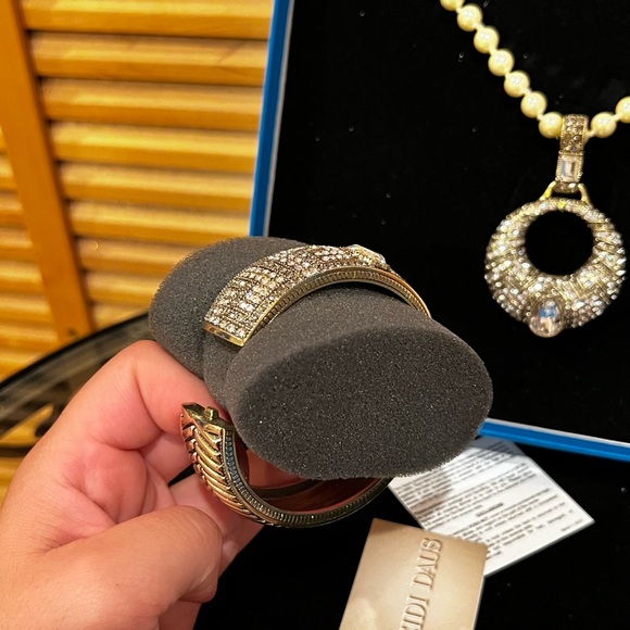 Heidi Daus White Pearl & Crystal Necklace/Bracelet Set 🤍💎 - Picture 7 of 13